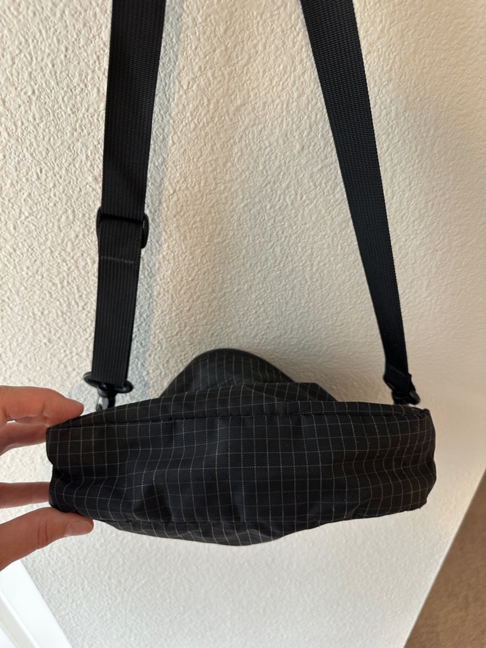 Tom Bihn Side Kick Crossbody Bag - Picture 3 of 11